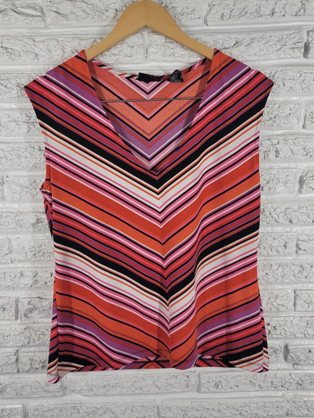 New York & Co XL‎ Top Geometric Stripe Sleeveless V-Neck Stretch Blouse GEO42E